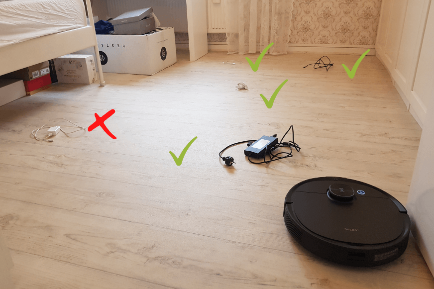 Das Bild zeigt, welche Kabel, die auf dem Boden verteilt wurden, beim Test als Hindernisse erkannt und umfahren wurden